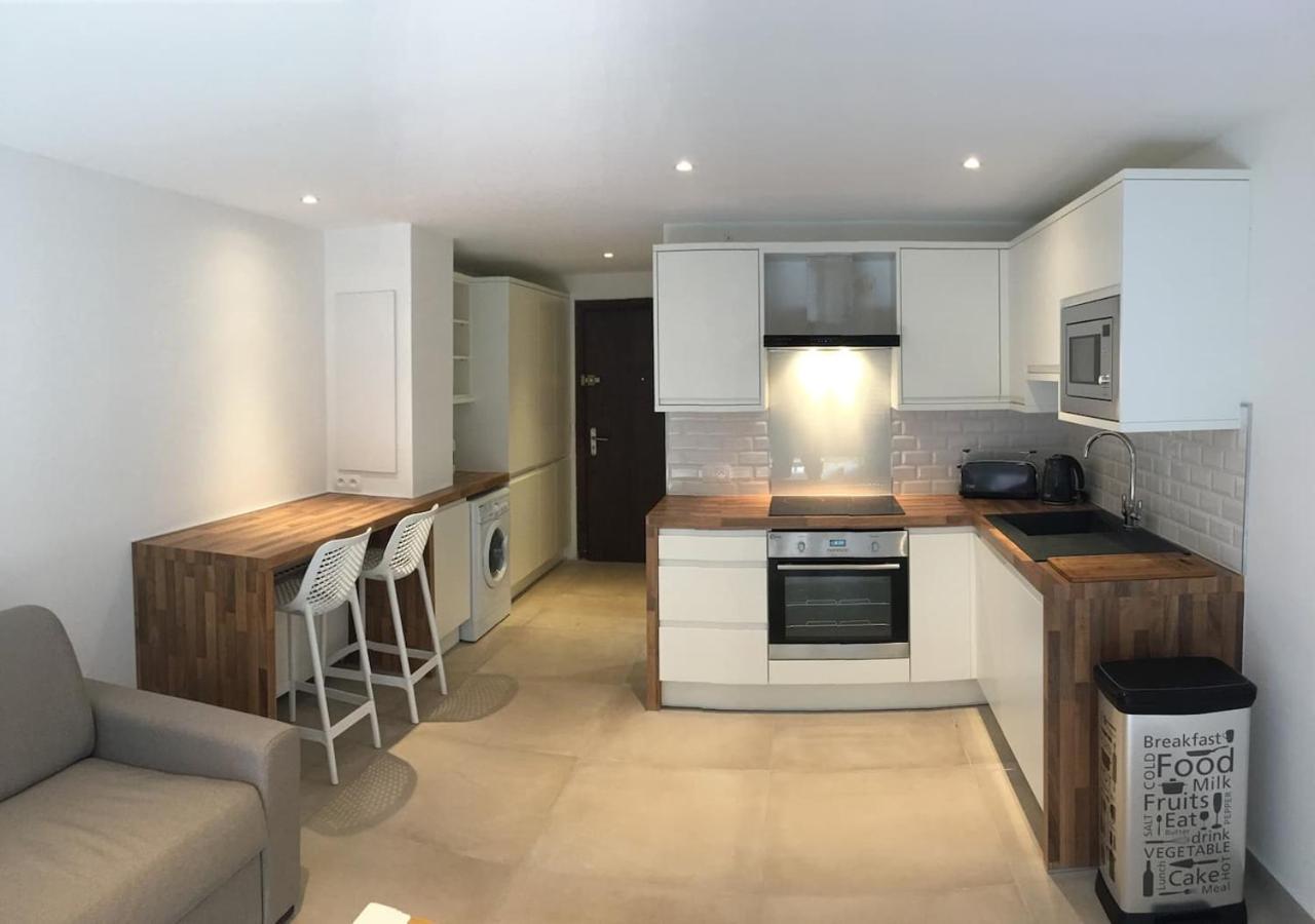 Tres Beau Studio Avec Terrasse, Situe A 100M Des Plages De Juans Les Pins Antibes Luaran gambar